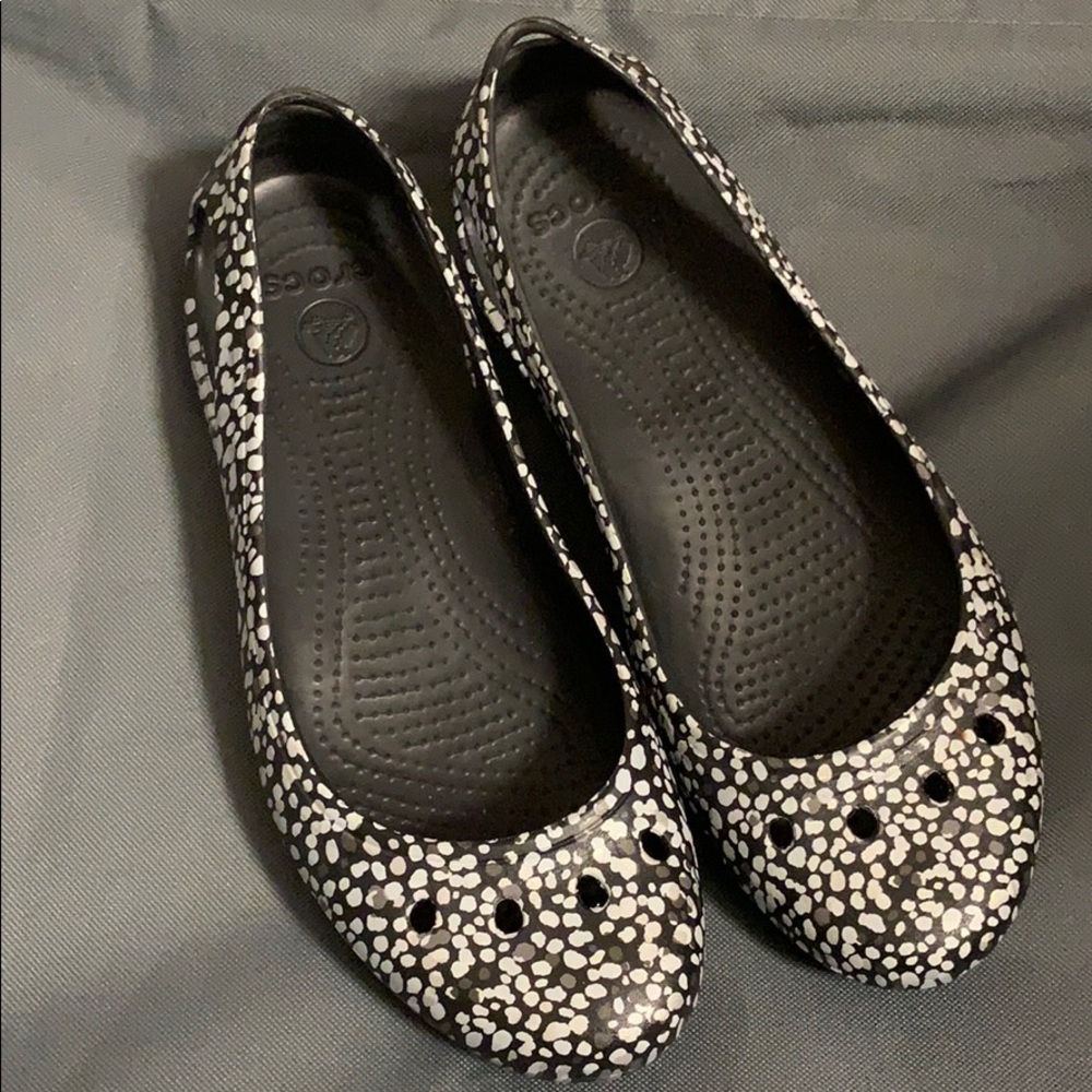 Crocs flats women’s size 8 black and white